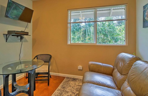 Keaau House | Quiet Tropical Escape w/ Lanai - < 1 Mi to Beach!
