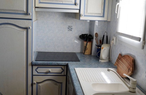 Gruissan Villa | Quiet villa, large terrace, sleeps 7. 50 m from GRAZEL beach