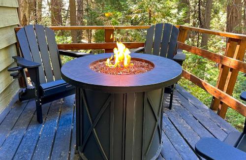 Cedar Glen House | Quiet Wooded Retreat
