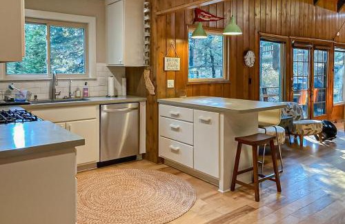 Cedar Glen House | Quiet Wooded Retreat