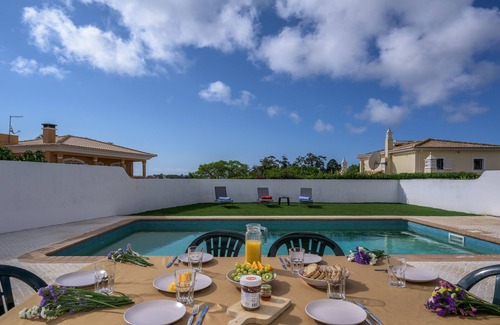 Calicas Villa | QuietPrivateVilla - superwiffi