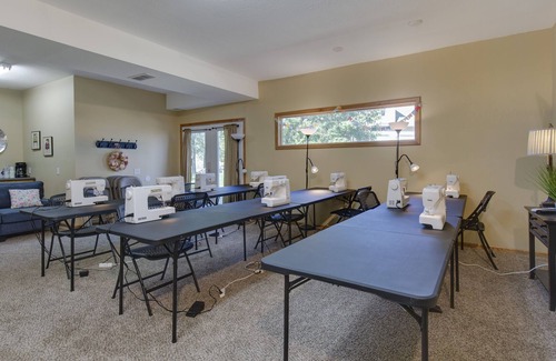 Hamilton House | Quilter's Paradise Retreat @Home Inn Hamilton. Great for retreating and relaxing
