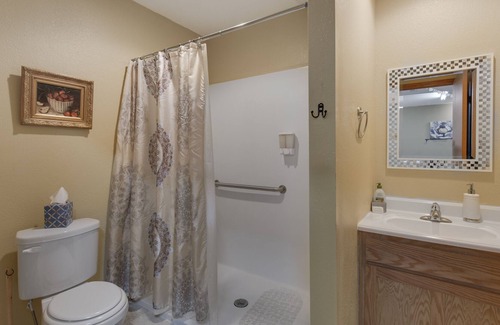 Hamilton House | Quilter's Paradise Retreat @Home Inn Hamilton. Great for retreating and relaxing