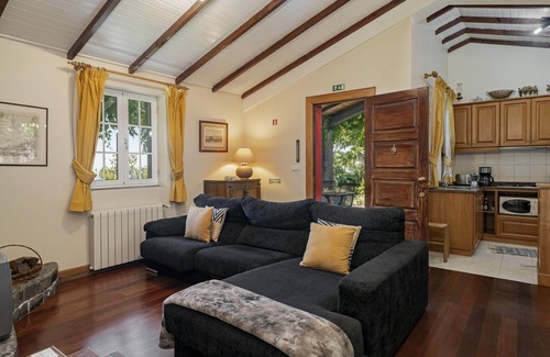 Santa Maria Maior Cottage | Quinta Devónia - Tília, country house with sea view