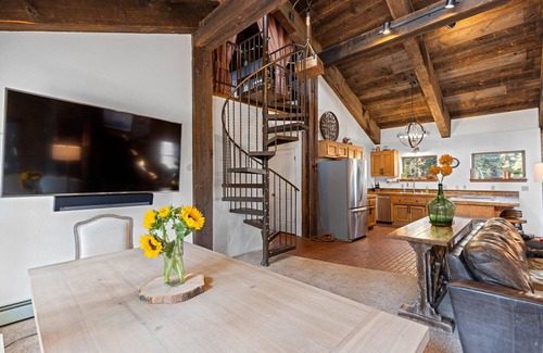 Sugar Pine Estate House | Quintessential Mountain Chalet, Dog Friendly, 10 Private Acres