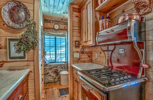 Elk Point House | Quintessential Tahoe Cabin, Private beach, kayaks, Max Occ 4 adults 2 kids