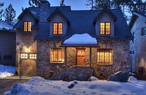 Elk Point House | Quintessential Tahoe Cabin, Private beach, kayaks, Max Occ 4 adults 2 kids