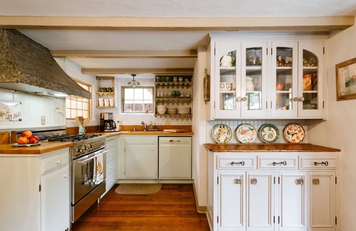 Golden Rectangle Cottage | Quintessential Carmel Charmer-Walk to downtown Carmel & beach, AVAIL 2026 ONLY