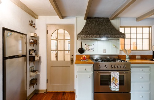 Golden Rectangle Cottage | Quintessential Carmel Charmer-Walk to downtown Carmel & beach, AVAIL 2026 ONLY