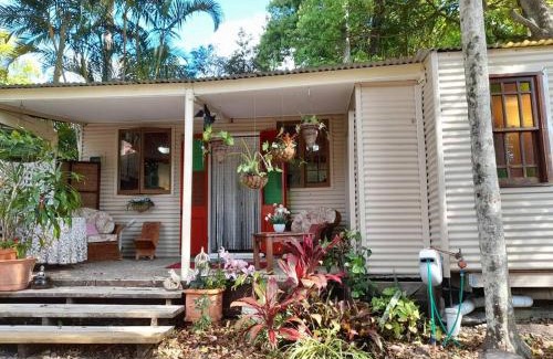 Maleny House | Quirky Cottage in Centre of Maleny, Walk Everywhere
