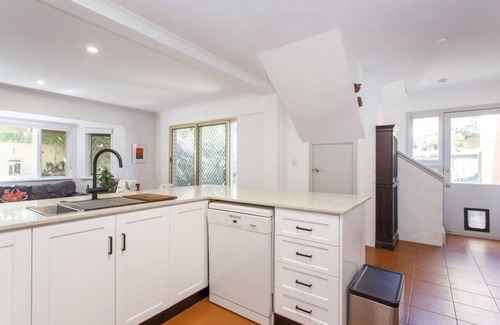 South Fremantle Apartment | Quirky Hidden Gem - South Fremantle