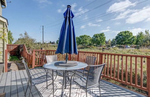 Bethel-Danebo House | Quirky Home! Family & Pet Friendly * Fast Wi-Fi * Free Parking