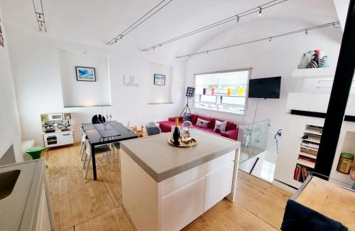 Hove House | Quirky Seaside Family Cottage walk to the waves!