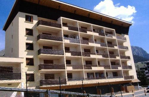 Montgenevre Apartment | Résidence Alpet I - Petit prix au coeur village! Parking, balcon sud MAE-9184