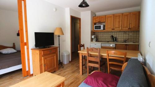 Puy-Saint-Vincent Apartment | Résidence Dame Blanche - DBA107 - APPT 1 CHAMBRE + CABINE - BALCON - 6 PERSONNES - Secteur 1800 MAE-2014