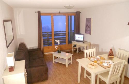 Besse-et-Saint-Anastaise Apartment | Résidence Goélia Les Chalets de Super-Besse