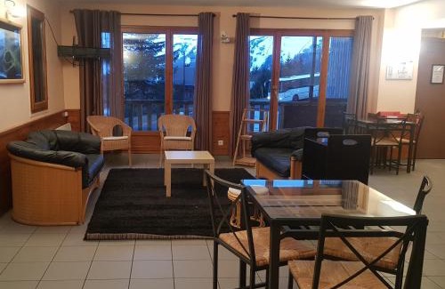Besse-et-Saint-Anastaise Apartment | Résidence Goélia Les Chalets de Super-Besse
