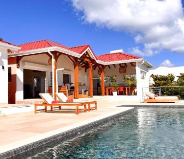 Saint-Francois Villa | Résidence Les Raisins Clairs - Villas standing 4 étoiles , vue sur mer panoramique & piscine à débordement