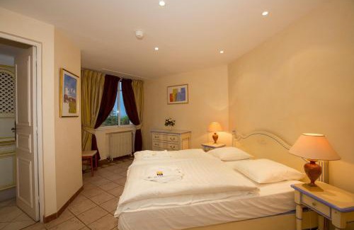 Sainte-Maxime City Centre Apartment | Résidence les Tourelles