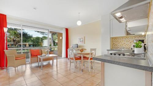 Sainte-Maxime City Centre Apartment | Résidence les Tourelles