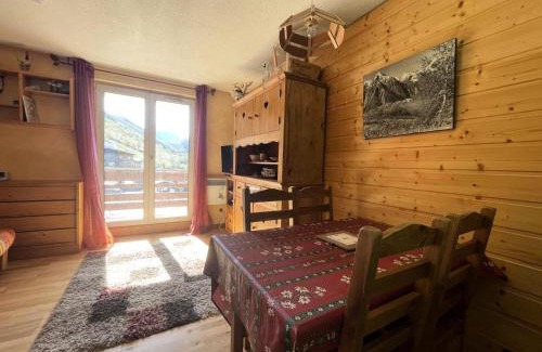 Mont-de-Lans Apartment | Résidence Meije 10- Porte J3 - Les Deux Alpes – Studio cabine au Village 1800 avec balcon plein sud et vue panoramique MAE-5411