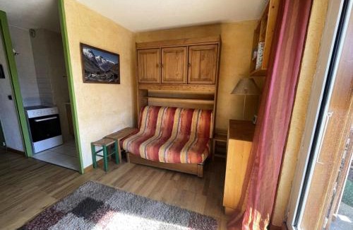 Mont-de-Lans Apartment | Résidence Meije 10- Porte J3 - Les Deux Alpes – Studio cabine au Village 1800 avec balcon plein sud et vue panoramique MAE-5411