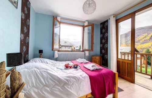 Saint-Marcel Ski Chalet | Résidence Saint Marcel - Chalet familial · Centre village de St Marcel · Terrasse ouest MAE-2924