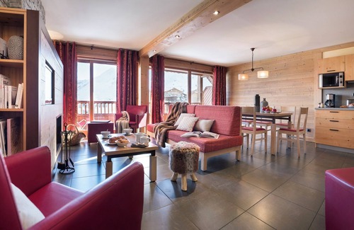 Les Almes House | Résidences Village Montana by Les Etincelles