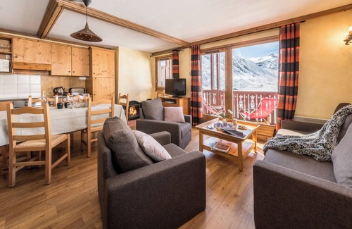 Les Almes House | Résidences Village Montana by Les Etincelles
