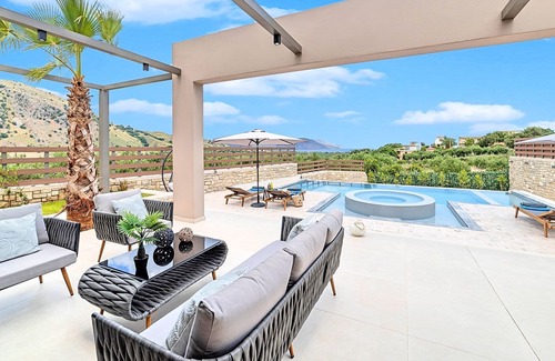Kavallos Villa | R 1352 Minoas Grand Villa
