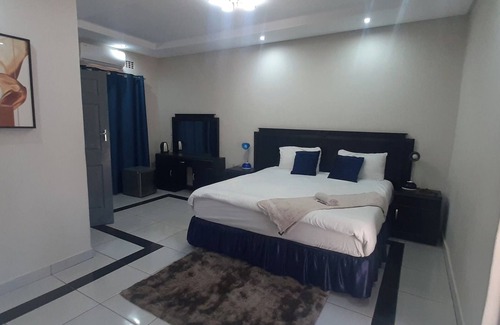 Kasane House | R&H Guest House