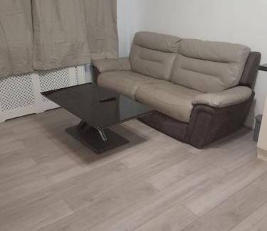 Hillingdon Apartment | R J 2 bedroom apartment