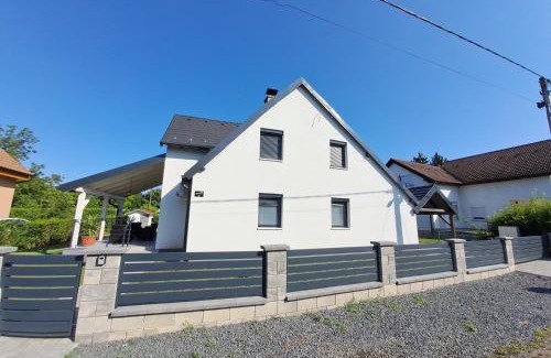 Vonyarcvashegy House | R&R Vendégház Vonyarcvashegy