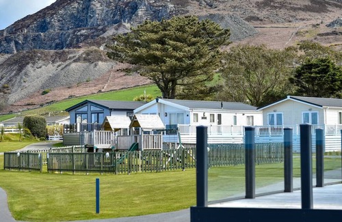 Nefyn Ski Chalet | R15 Aberafon Holiday Park