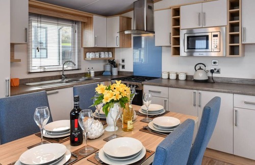 Nefyn Ski Chalet | R15 Aberafon Holiday Park