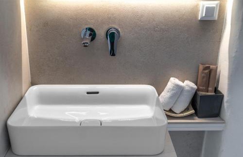 Apollonia House | Rabagas Suites - In The Heart of Sifnos