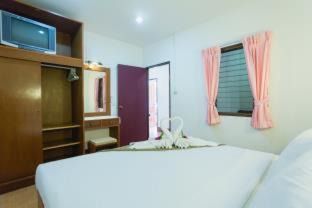 Nanai Road House | Rabbit Mansion Patong Hotel