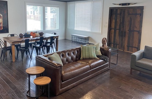 Glasgow House | Race Street Retreat located just 15 minutes from Mammoth Cave