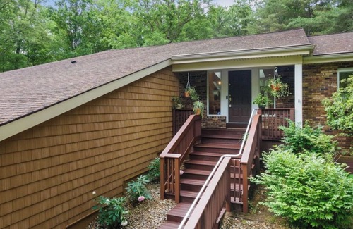 Saratoga Springs House | Racetrack Getaway!