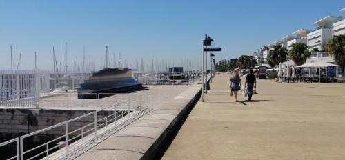 Parque das Nacoes Boat Rental | Racing Boat
