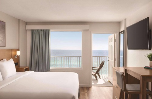 Panama City Beach Hotel | Radisson Beachfront Hotel - Panama City Beach