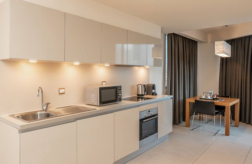 Dubai Marina Apartment | Radisson Blu Residence, Dubai Marina