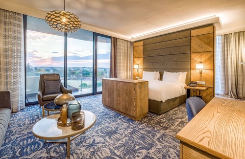 Kempton Park Hotel | Radisson Hotel and Convention Centre OR Tambo Airport