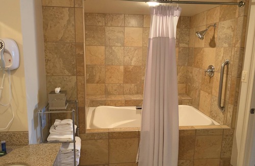 Lenexa Hotel | Radisson Hotel Lenexa Overland Park