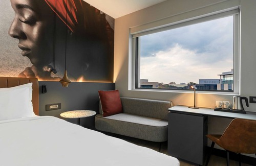 Greater Johannesburg Metropolitan Area Hotel | Radisson RED Hotel, Johannesburg Rosebank