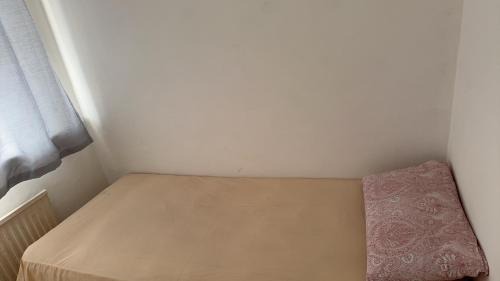Berrylands Apartment | Raeburn Avenue House