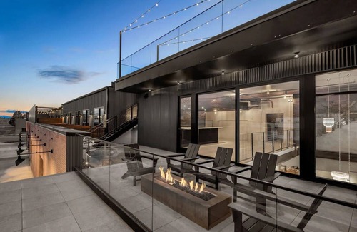 People's Freeway Hotel | Rafter Room at evo Hotel, Free Parking & Dog-friendly