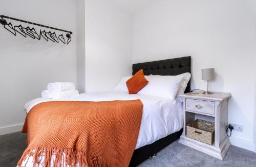 Wakefield House | Railway Retreat