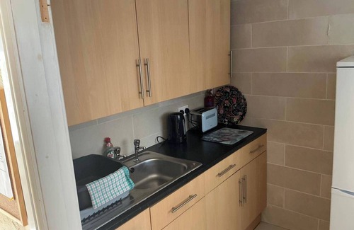 Louth Cottage | Rain Hill Cottage - Sleeps 4, Parking & Pets Ok