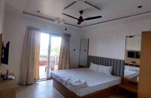 Panchgani Hotel | Rajapuri Caves Hills Resort